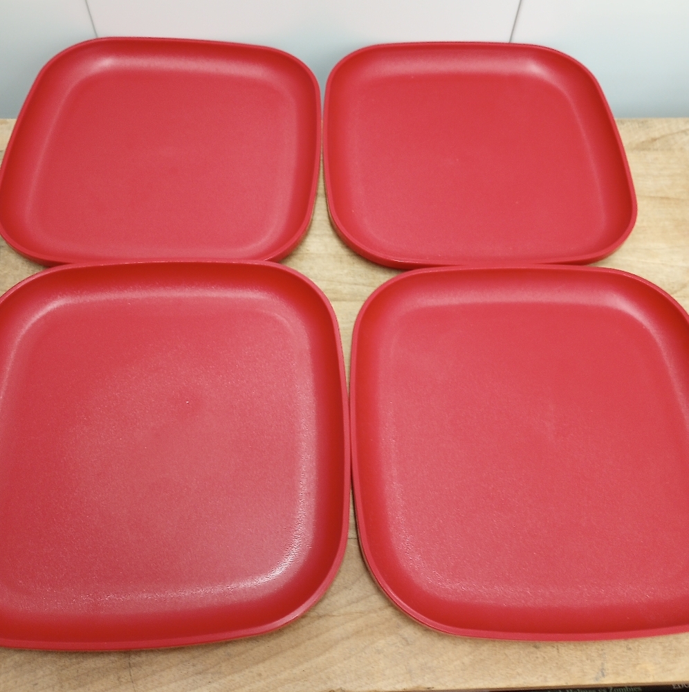New, Tupperware, 4 Red Luncheon Square Plates